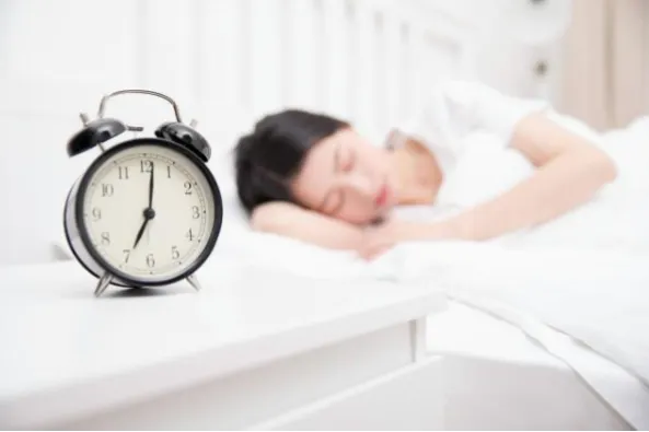 如何用深呼吸和放慢节奏确保充足睡眠？